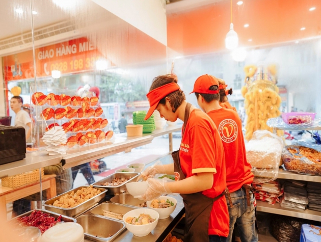 Thưởng thức bún riêu hải sản độc đáo tại Vương Thủy